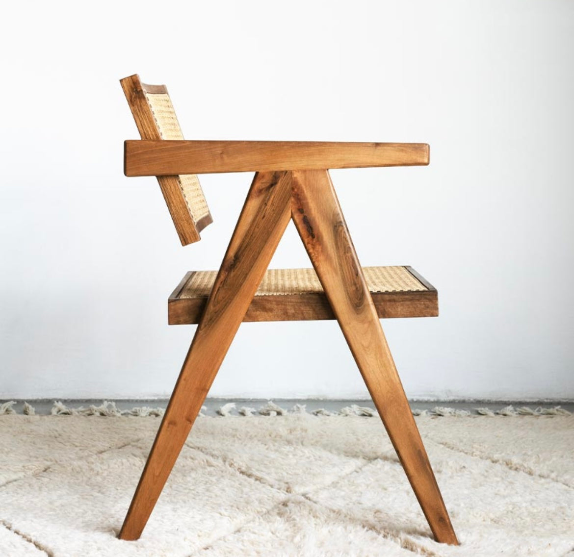 Chaise Vintage en Noyer & Cannage Naturel