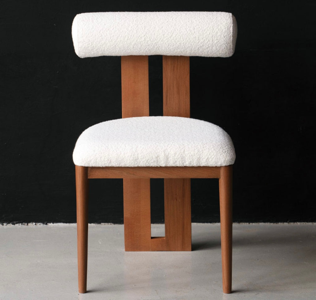 Chaise Sculpturale en Noyer & Tissu Bouclé