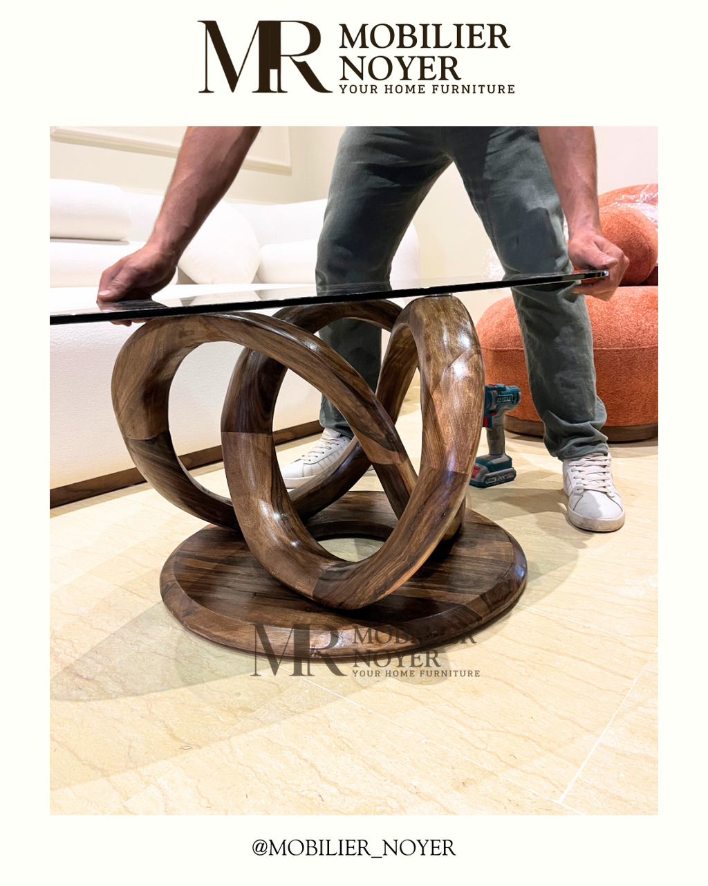 Table Basse Sculpturale en Noyer & Verre Fumé